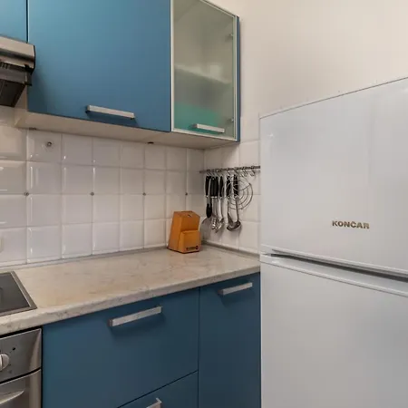 Apartment Cozy In With Kitchen *